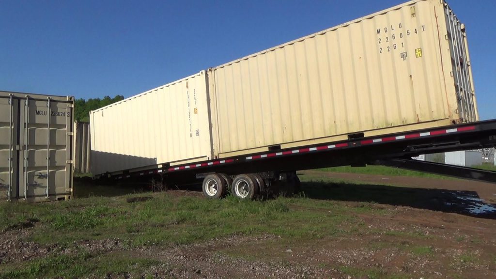 The 26k Super 40 loading two 20′ containers